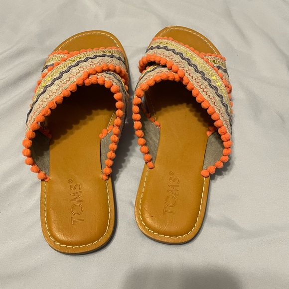 Toms Sandals Size 7 - Picture 4 of 6